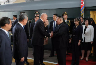 金正恩携女儿金主爱访华，向世界传递接班人信号