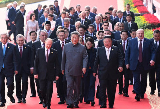 温家宝等亮相九三阅兵 胡锦涛、朱镕基未现身