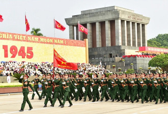 越南也大阅兵! 亮相武器"复古" 无人机成少数亮点