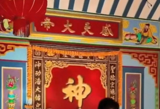 女议员寺庙前全裸跳舞…震惊全国
