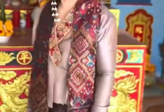 女议员寺庙前全裸跳舞…震惊全国