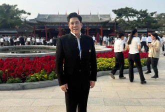 霍启刚晒阅兵一脸自豪 霍震霆和俩儿子一同观礼