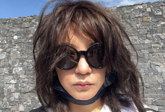 赵薇神隐4年突然更新微博 披头散发面容消瘦
