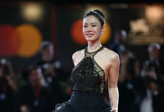 孙艺珍一席黑色露背裙惊艳威尼斯，全智贤一身LV飒爽又干练！