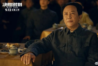 唐国强与刘劲观礼，二人曾多次饰演毛泽东,周恩来