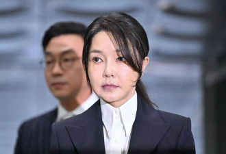 继学位接连被取消后，金建希教师资格证被注销