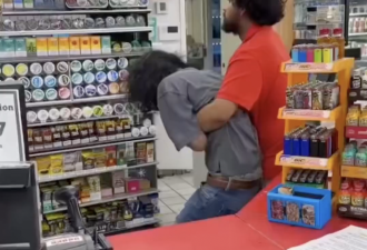 安省加油站两员工店内干架！结尾情绪神转折：服务态度给满分