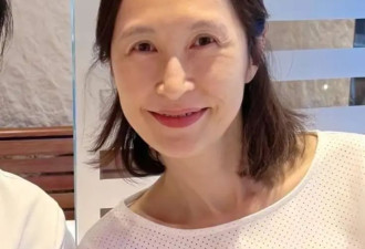 刘青云和老婆到餐馆吃饭 57岁郭蔼明气质出众