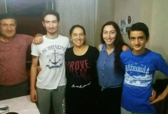 这个二婚中国男人 婚礼上给我戴上假首饰