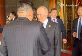 视频：俄保镖阻止试图从背后靠近普京的朝鲜保镖
