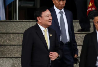 总理争夺与法院裁决在即，他信在动荡中离开泰国