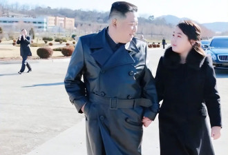 金正恩太宠女儿了， 貂皮衬衫职业装挺正式，马尾披肩波浪卷好可爱