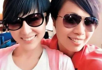 香港知名富婆罕见露面，在国外和同性爱人再婚