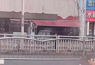 “3女带4孩续面”面馆招牌已拆，顾客：已委托律师起诉
