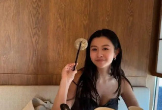 邱淑贞二女儿晒照：淡妆吊带 美丽大方自然