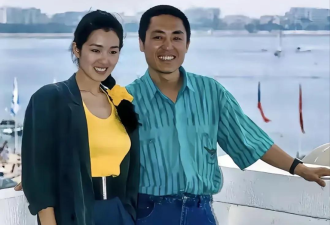 张艺谋和巩俐合影 生理性喜欢显而易见