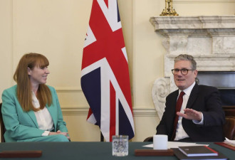 英副首相漏税辞职迫斯塔默内阁洗牌,在野党...