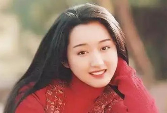 53岁杨钰莹现状：和母亲定居深圳，在豪宅种菜