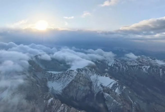 热气球飞越天山第一人:耗时2.5小时,最高达5300米