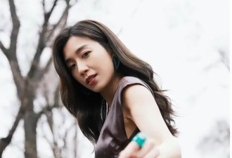TVB前花旦婚后大解放真空上阵，大秀完美身材...