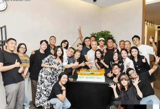 《生万物》庆功照被曝杨幂欧豪居C位