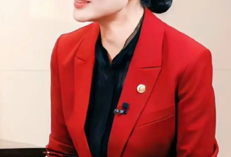 57岁周涛不愧“国泰民安脸”！5套穿搭把红西装波点旗袍穿的好美
