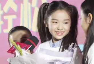 董璇女儿路演不怯场,邀请同学上台,待人接物堪称教科书