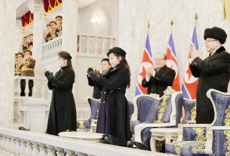 金正恩女儿太会穿， 职业西装小短裙似“小将军”，脸蛋圆圆太可爱