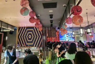 边吃火锅边蹦迪，雇“男模”上岗的餐厅也太拼了
