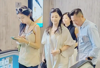 香港第一美腿刘小慧，嫁2亿富豪如今儿女双全，青睐宽松风穿搭