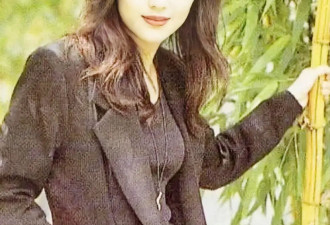香港第一美腿刘小慧，嫁2亿富豪如今儿女双全，青睐宽松风穿搭