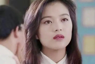 香港第一美腿刘小慧，嫁2亿富豪如今儿女双全，青睐宽松风穿搭