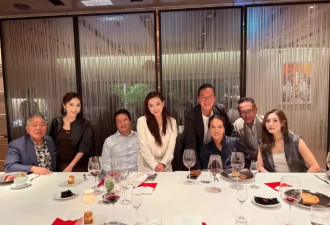 李嘉欣、黎姿带老公聚会一起镶边，为什么她永远站C位？合影背后的贵妇鄙视链