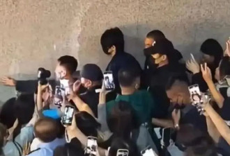 大量粉丝在高铁站围堵男演员，危及公共安全