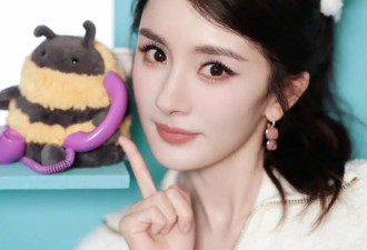 杨幂把钥匙扣扎在马尾上，瞬间实现满39减20！