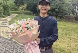 父亲去世后，我找到他教过的70个学生