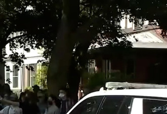激烈对峙 车胎被扎…ICE在纽约仅捕1人被迫中止扫荡