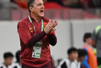 U22国足主帅：球员们像“兵马俑”在战斗
