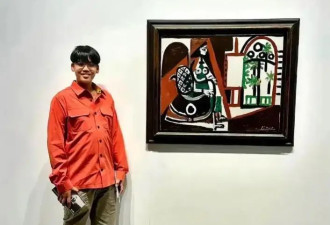 李嘉欣带儿子逛街 穿镂空衫与牛仔裤显减龄