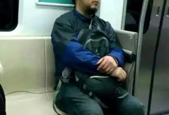 55岁窦唯现状：剃了头发很清爽住小镇坐地铁吃脏摊，和王菲没联系