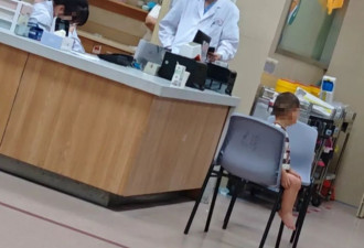 28岁单亲妈妈倒在出租屋，2岁幼童伴母遗体数日