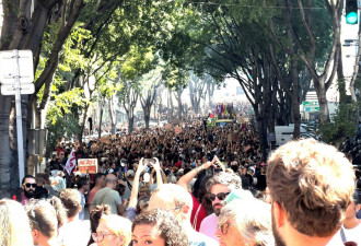 法国新总理上台20万人上街 堵路放火 473人被捕