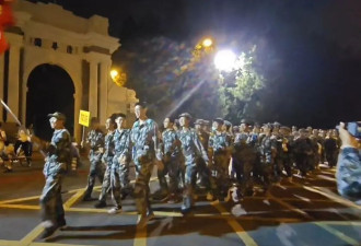 零点出发四点多结束,清华新生军训凌晨拉练20公里