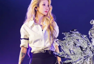 乃万方发声明回应与车澈街头拥抱！称目前单身，对方已为酒后不当行为道歉