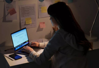 我在县中当老师 不求学生成绩好 只想他们三观正