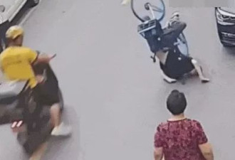 中国多个平台共享单车突然自动上锁 多人摔骨折