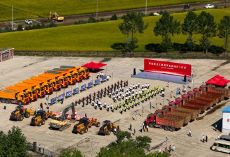 中国躺平圣地，正在拼命修机场