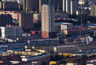 中国躺平圣地，正在拼命修机场