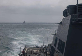 美军驱逐舰与英军护卫舰穿越台湾海峡