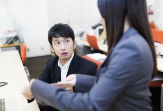 女老板看上已婚年轻下属 付300万人民币逼离婚